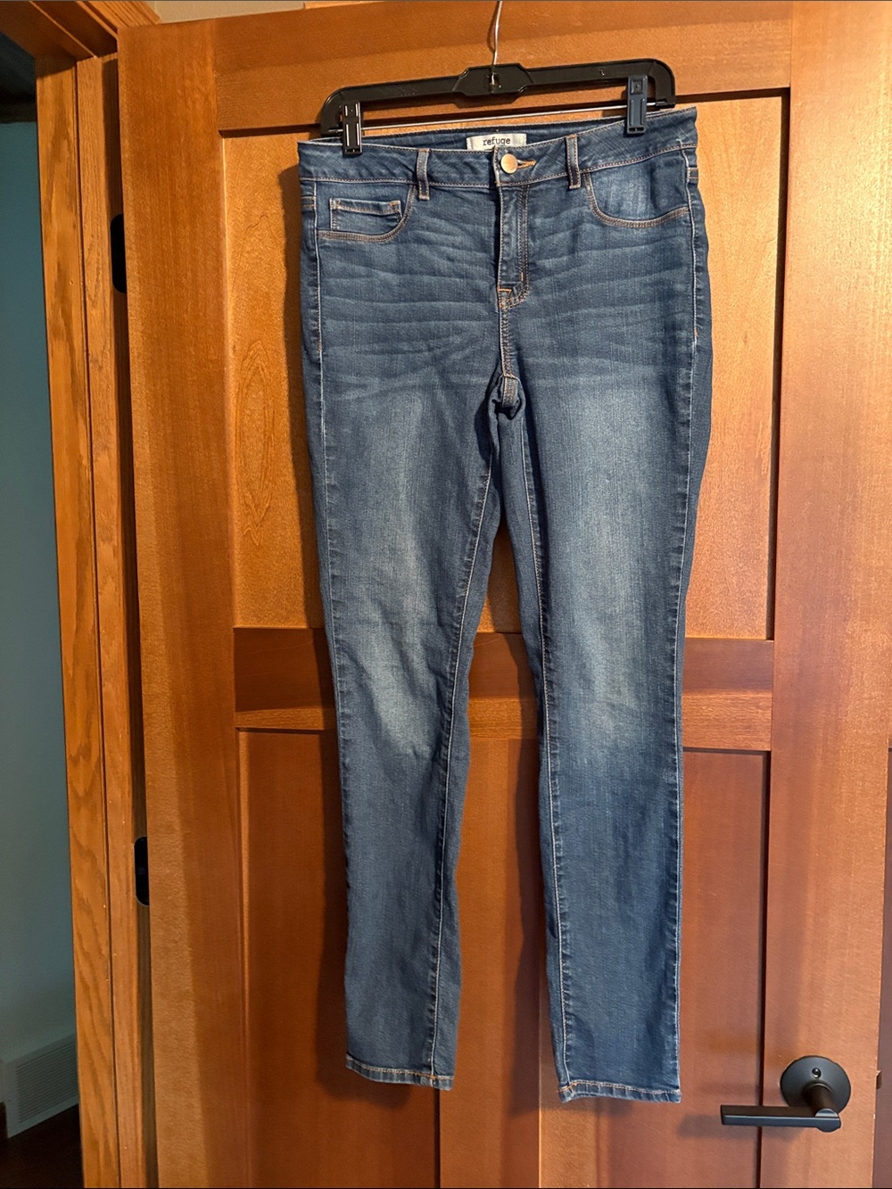 refuge Skinny Jeans in Faded Blue Wash
